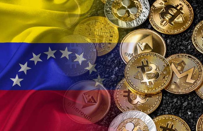 Venezolanos Recurren a Criptomonedas Mientras la Moneda Local se Acerca al Colapso